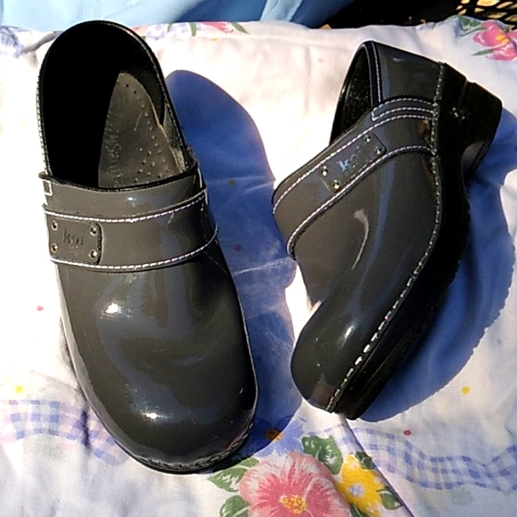 Koi by Sanita Shoes Womens Koi Sanita Shiny Grey Nursing Shoes Size